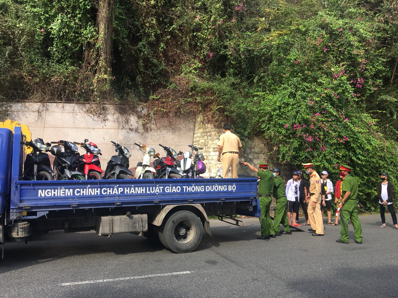 Công an quận Đồ Sơn: Tạm giữ 21 trường hợp dàn hàng ngang, lạng lách trên đường